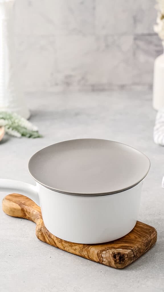 Covered saucepan with a plate as a lid.