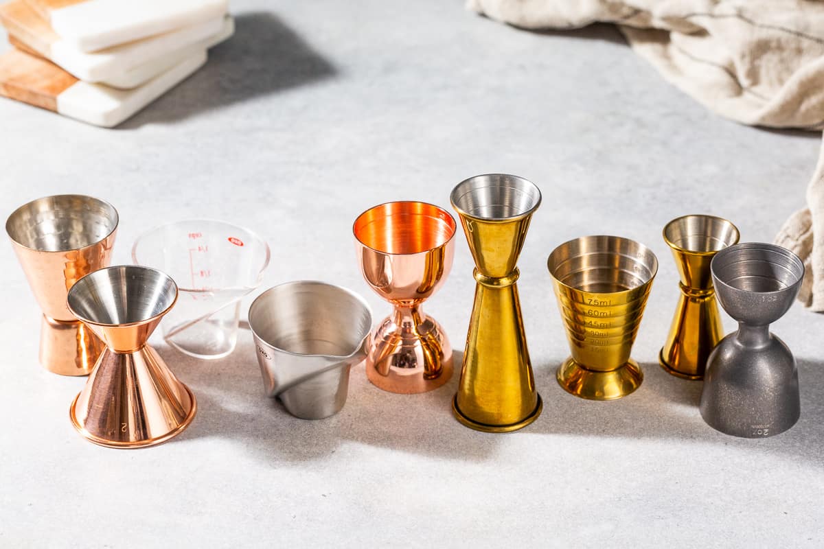 https://charmingcocktails.com/wp-content/uploads/2023/03/what-is-a-jigger-cocktail-measuring-cups-ounces-milliliters-tablespoons-0002.jpg